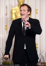 组图：奥斯卡颁奖礼后台-昆汀比剪刀手搞怪