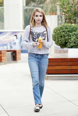 高清组图：朱莉亚-罗伯兹侄女艾玛-罗伯兹街拍