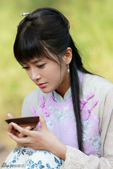 组图：《填四川》秦岚重返17岁 粗眉教主致青春