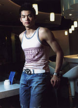 组图：林丹时尚写真秀壮硕肌肉霸气外露