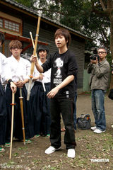 阿信跨刀为师弟导MV 日本女优苍井空任女主角 