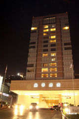 组图：Lady gaga抵台低调亲民 为等候粉丝订汉堡