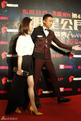 组图：明星公民颁奖星光熠熠 张亮黄晓明等出席