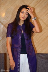 组图：孟广美澄清发布会鞠躬落泪