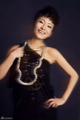 高清图：索妮写真混搭重金属风格 演绎性感冷时尚 