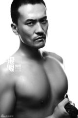 何洁镂空新娘装薄纱起舞 赫子铭半裸秀肌肉(图)