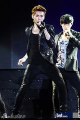 组图：韩团f(x)EXO-M等亮相上海K-POP音乐演唱会