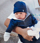 组图：郭晶晶搬出霍家豪宅 宝宝近照曝光