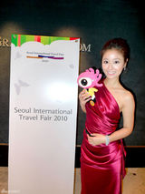 组图：林心如被授予首尔形象贡献之国际艺人大奖