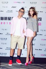 组图：关之琳澄清已婚传闻 陈小春应采儿忙奶粉钱