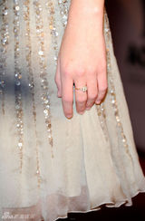 组图：乡村音乐学院颁奖礼 泰勒-斯威夫特红唇电眼