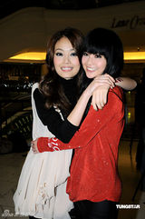 高清：众歌手跨年忙不停 阿Sa(蔡卓妍)陪市民倒数迎2010