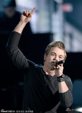 组图：乡村小正太亨特-海耶斯献唱 帅气依旧