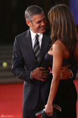 高清组图：乔治-克鲁尼携新欢亮相罗马电影节