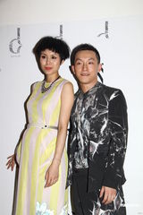 组图：何嘉莉预产期为9月 吴雨霏惹整容疑云