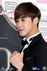 组图：东方神起允浩昌珉亮相演唱会记者会