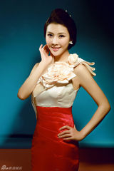 组图：刘思言初春写真展甜美笑容