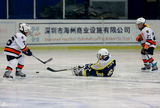 组图：探访“中国少年冰球队”