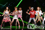 组图：韩团4minute《M COUNTDOWN》夺冠