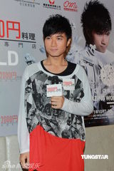 组图：古巨基获歌迷提前庆生 暂无结婚计划或闪婚