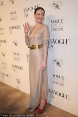 组图：舒淇中门大开现半球 长裙高叉秀美腿