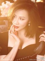 组图：刘嘉玲晒惹火内衣写真 白滑长腿性感抢眼