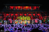 组图：央八春节节目牛人绝技大PK 苗寨欢喜闹新春