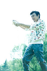 组图：秦昊写真大片 复古时尚双重魅力