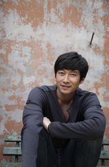 高清组图：满江化身纯爷们 淡定内敛胸肌隐现