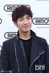 组图：张赫郑糠云等帅气出席新店开业活动