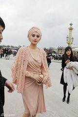 组图：范冰冰化身中东双面佳人 巴黎行完美收官