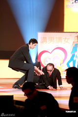 亚视节目巡礼亚姐撑场 卢海鹏“栋笃”笑讽无线(图)