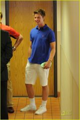 高清组图：施瓦辛格丑闻后争当好父亲 带儿用餐赎罪