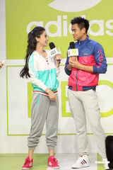 组图：Angelababy与彭于晏运动装活力十足