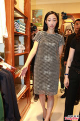 组图：吴奇隆白百何站台捞金 着装默契似情侣