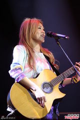 组图：蔡健雅抱吉他飙歌 压轴免费宣传新歌