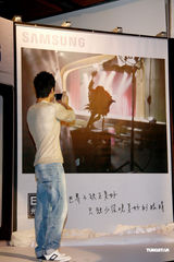 高清组图：赵又廷代言相机 自比“类文青”