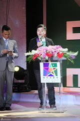 组图：何念年度人物实至名归 感激父亲的鞭笞激励