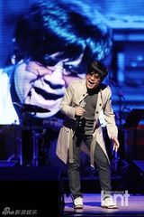 组图：Leif Garrett举办首尔演唱会 献热情舞台