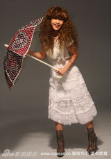 组图：杨丞琳新专辑写真曝光 扮洋娃娃惨变红贵宾