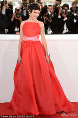 组图：戛纳电影节闭幕 影人后台欢庆获奖