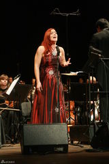 高清图：陕北民歌唱响欧洲 郝歌RNB曲风演绎