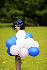 组图：唐于鸿变身春之精灵 清新明亮尽显文艺范儿