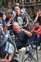 组图：洪金宝泡制厨房凌空大战