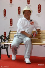 组图：曾志伟代言月饼吸金 曾宝仪意外现身不谈嫁 