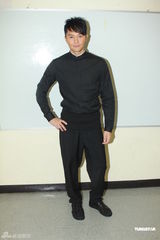 组图：《劲歌金曲》再录影 张智霖吴卓羲比歌艺