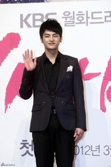 高清组图：张根硕允儿等宣传《爱情雨》十足养眼