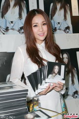 组图：谢安琪新专辑疑遭旧东家打对台 不予追究