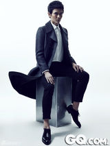 组图：鲍春来杂志写真 尽显硬朗帅气风