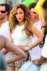 组图：詹妮弗-洛佩兹拍MV 狂舞自嗨表情销魂